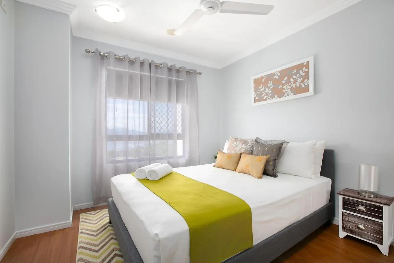 604 Chic City Apartment With Water Views 凱恩斯