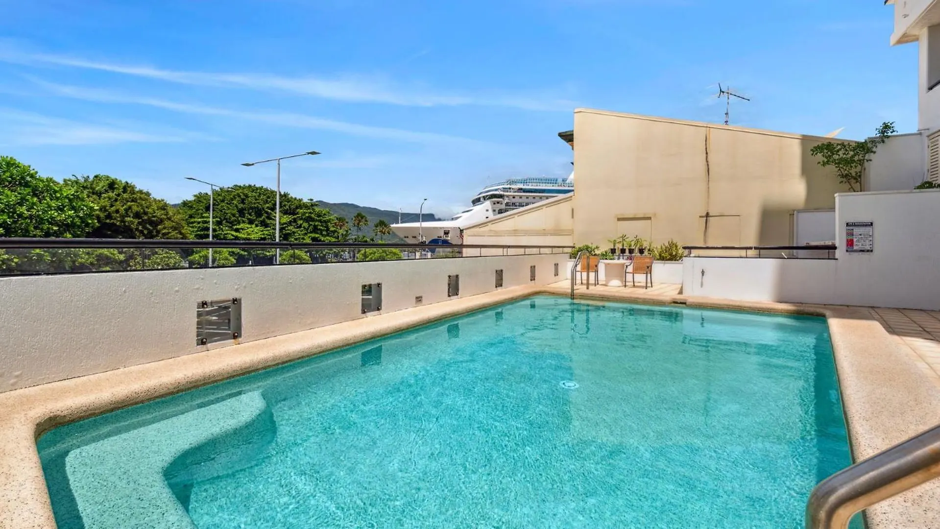 604 Chic City Apartment With Water Views 凱恩斯 澳大利亚