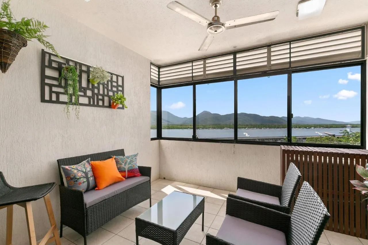 604 Chic City Apartment With Water Views Cairns 0*,