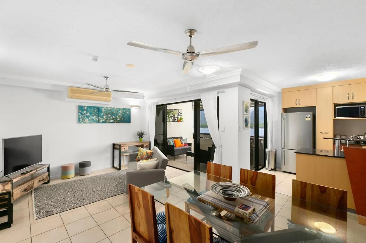 604 Chic City Apartment With Water Views Cairns Australië